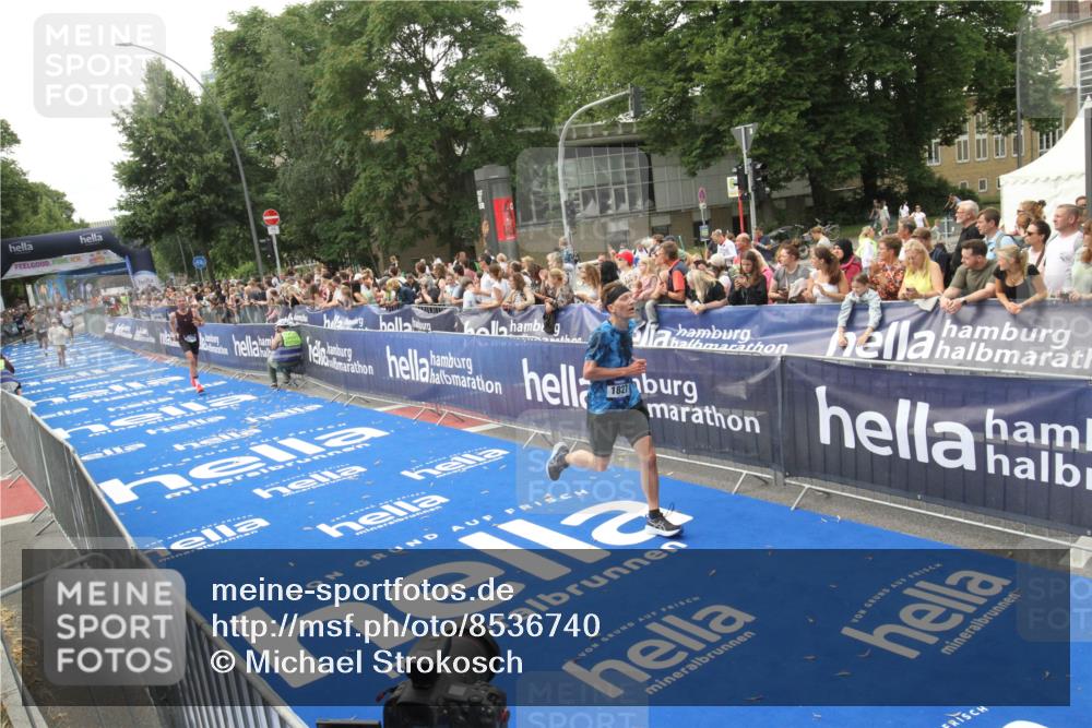 29.06.2025 - hella hamburg halbmarathon Michael Strokosch http://msf.ph/oto/8536740 29.06.2025 10:29:02 Ziel  meine-sportfotos.de