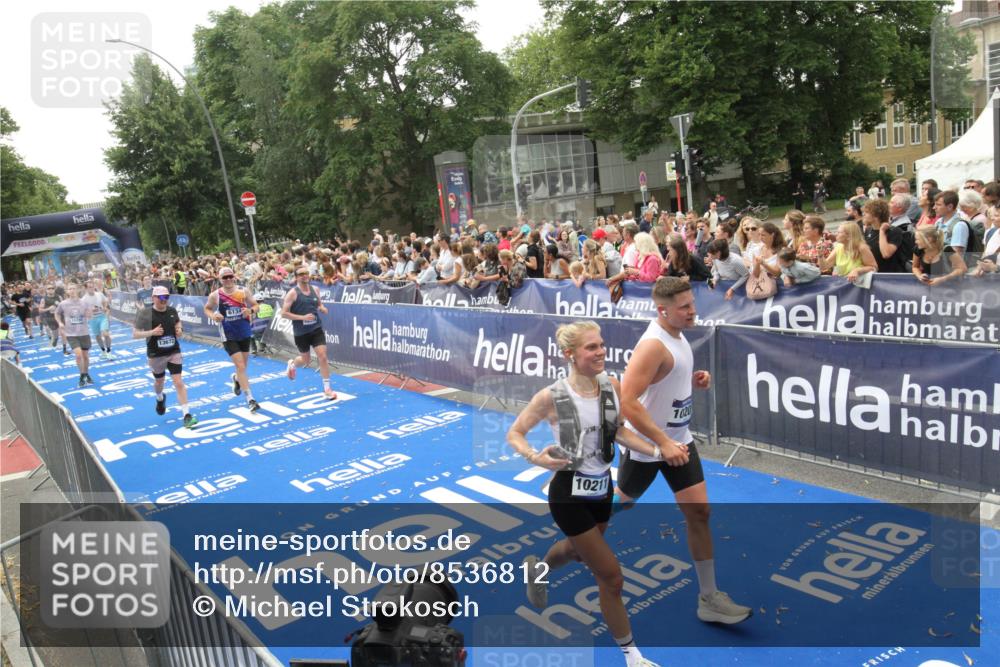 29.06.2025 - hella hamburg halbmarathon Michael Strokosch http://msf.ph/oto/8536812 29.06.2025 10:47:21 Ziel  meine-sportfotos.de