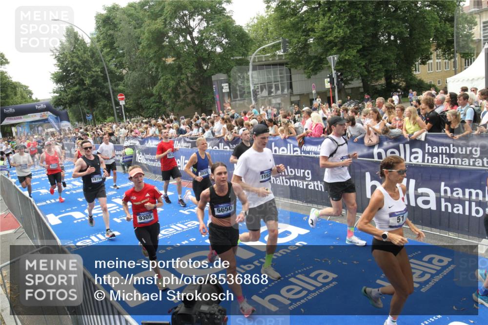 29.06.2025 - hella hamburg halbmarathon Michael Strokosch http://msf.ph/oto/8536868 29.06.2025 10:47:33 Ziel  meine-sportfotos.de