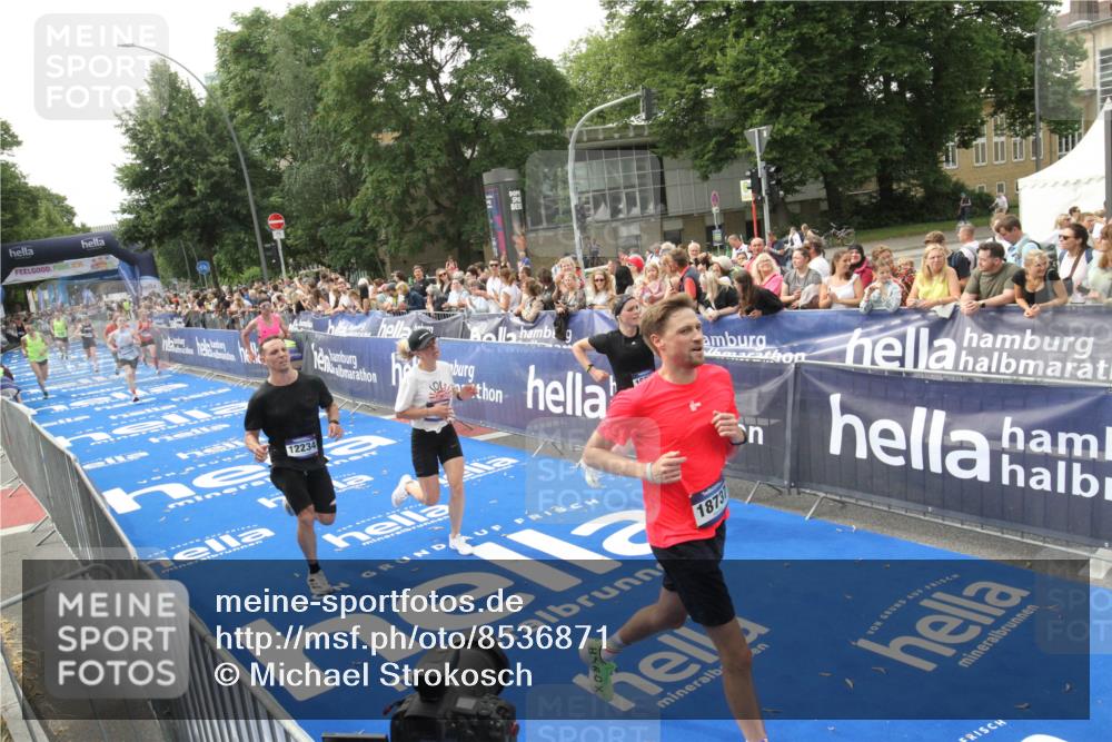 29.06.2025 - hella hamburg halbmarathon Michael Strokosch http://msf.ph/oto/8536871 29.06.2025 10:29:32 Ziel  meine-sportfotos.de