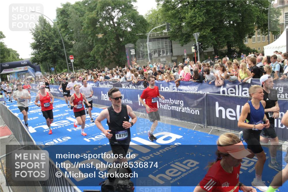 29.06.2025 - hella hamburg halbmarathon Michael Strokosch http://msf.ph/oto/8536874 29.06.2025 10:47:34 Ziel  meine-sportfotos.de