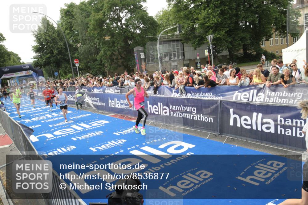 29.06.2025 - hella hamburg halbmarathon Michael Strokosch http://msf.ph/oto/8536877 29.06.2025 10:29:34 Ziel  meine-sportfotos.de