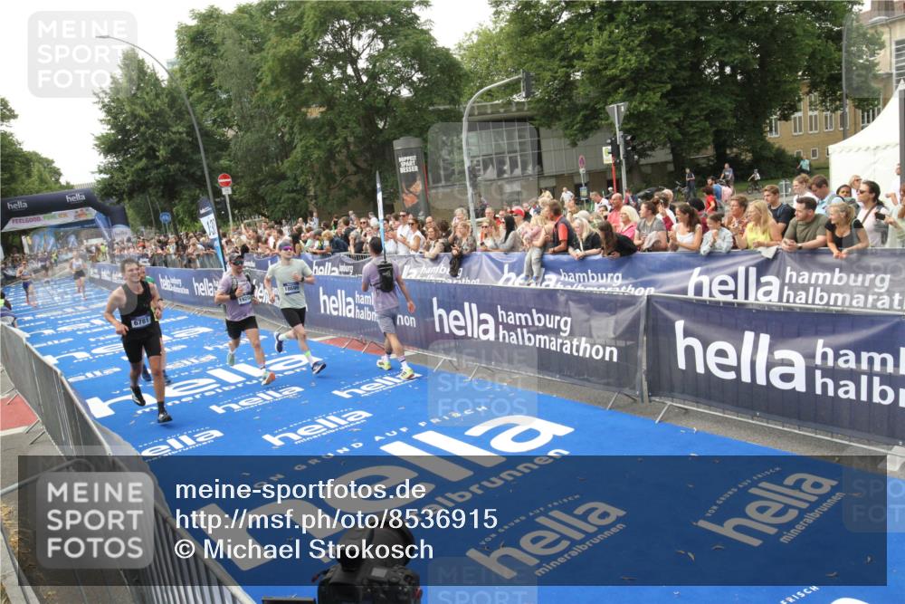 29.06.2025 - hella hamburg halbmarathon Michael Strokosch http://msf.ph/oto/8536915 29.06.2025 10:29:42 Ziel  meine-sportfotos.de