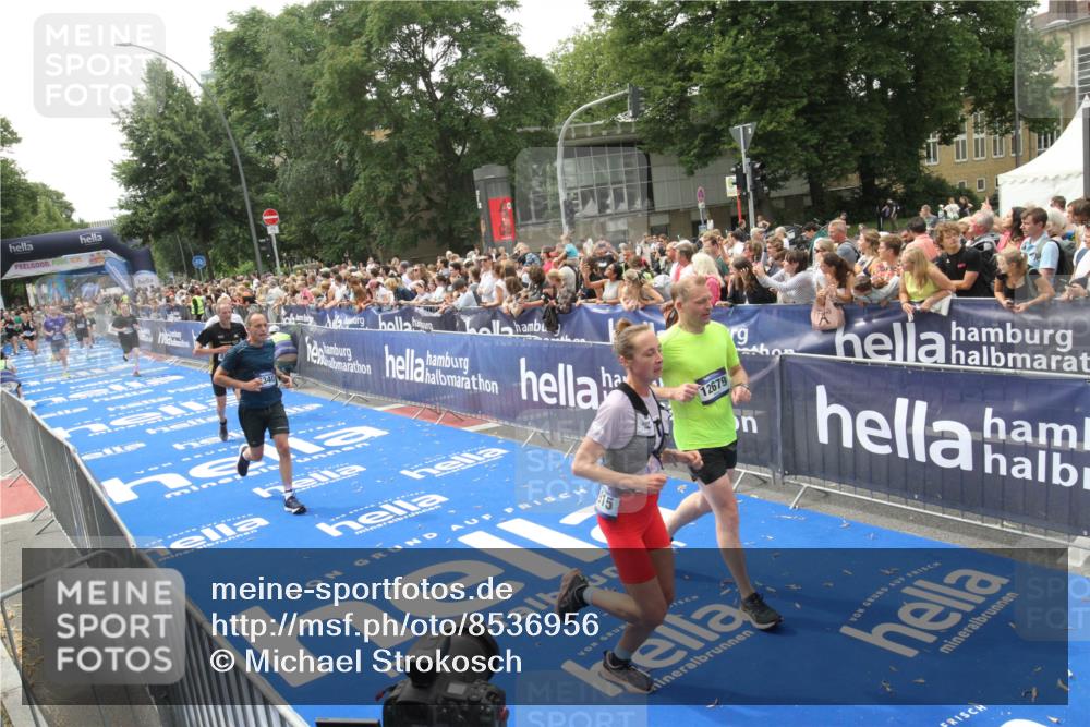 29.06.2025 - hella hamburg halbmarathon Michael Strokosch http://msf.ph/oto/8536956 29.06.2025 10:47:52 Ziel  meine-sportfotos.de