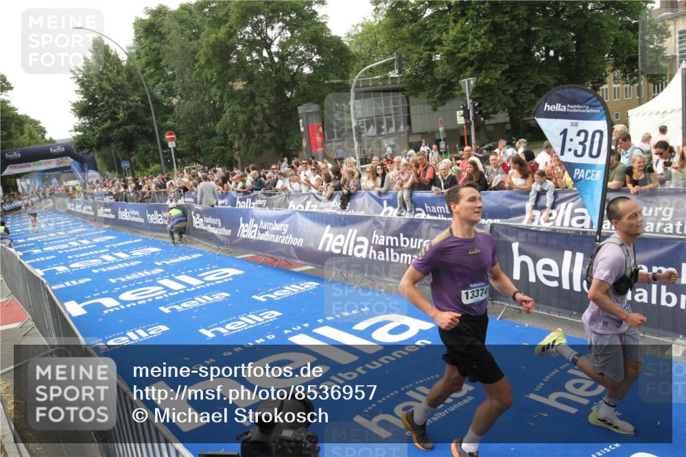 29.06.2025 - hella hamburg halbmarathon Michael Strokosch http://msf.ph/oto/8536957 29.06.2025 10:29:52 Ziel  meine-sportfotos.de