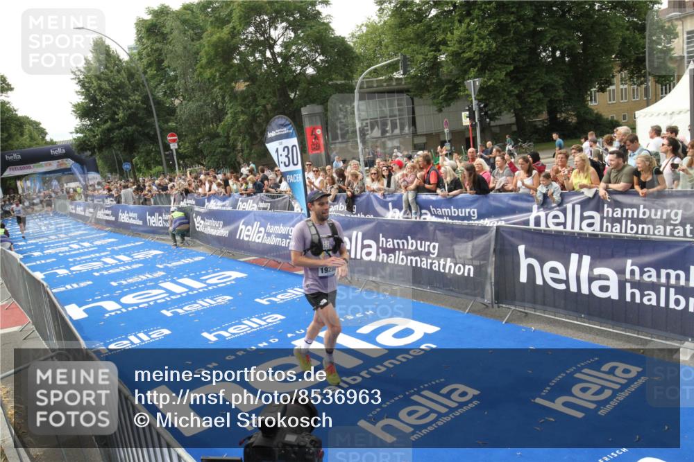 29.06.2025 - hella hamburg halbmarathon Michael Strokosch http://msf.ph/oto/8536963 29.06.2025 10:29:58 Ziel  meine-sportfotos.de
