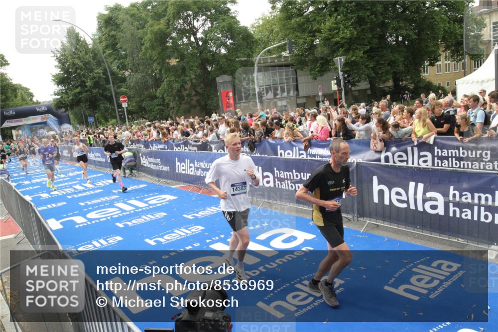 29.06.2025 - hella hamburg halbmarathon Michael Strokosch http://msf.ph/oto/8536969 29.06.2025 10:47:55 Ziel  meine-sportfotos.de