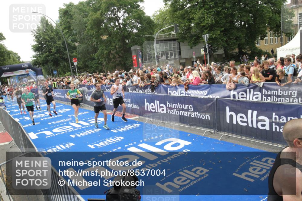 29.06.2025 - hella hamburg halbmarathon Michael Strokosch http://msf.ph/oto/8537004 29.06.2025 10:48:04 Ziel  meine-sportfotos.de