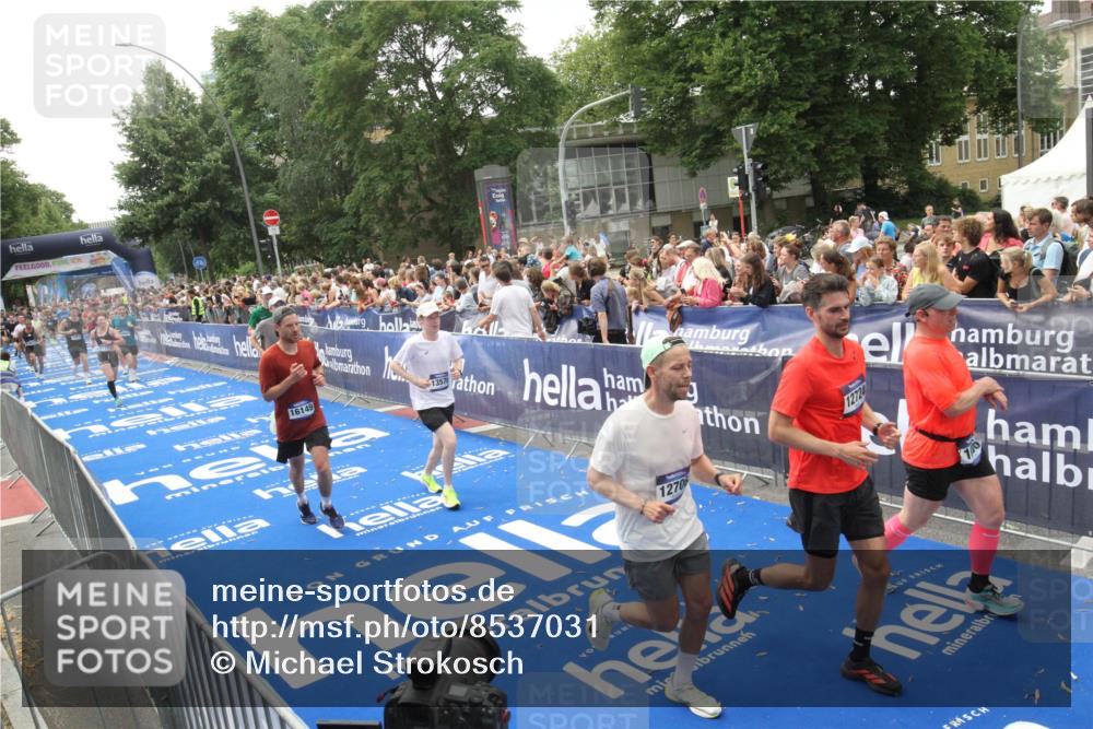 29.06.2025 - hella hamburg halbmarathon Michael Strokosch http://msf.ph/oto/8537031 29.06.2025 10:48:10 Ziel  meine-sportfotos.de