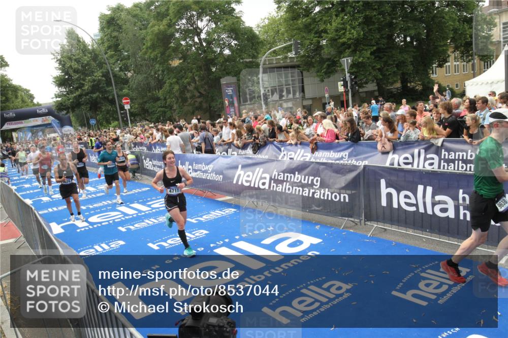 29.06.2025 - hella hamburg halbmarathon Michael Strokosch http://msf.ph/oto/8537044 29.06.2025 10:48:13 Ziel  meine-sportfotos.de