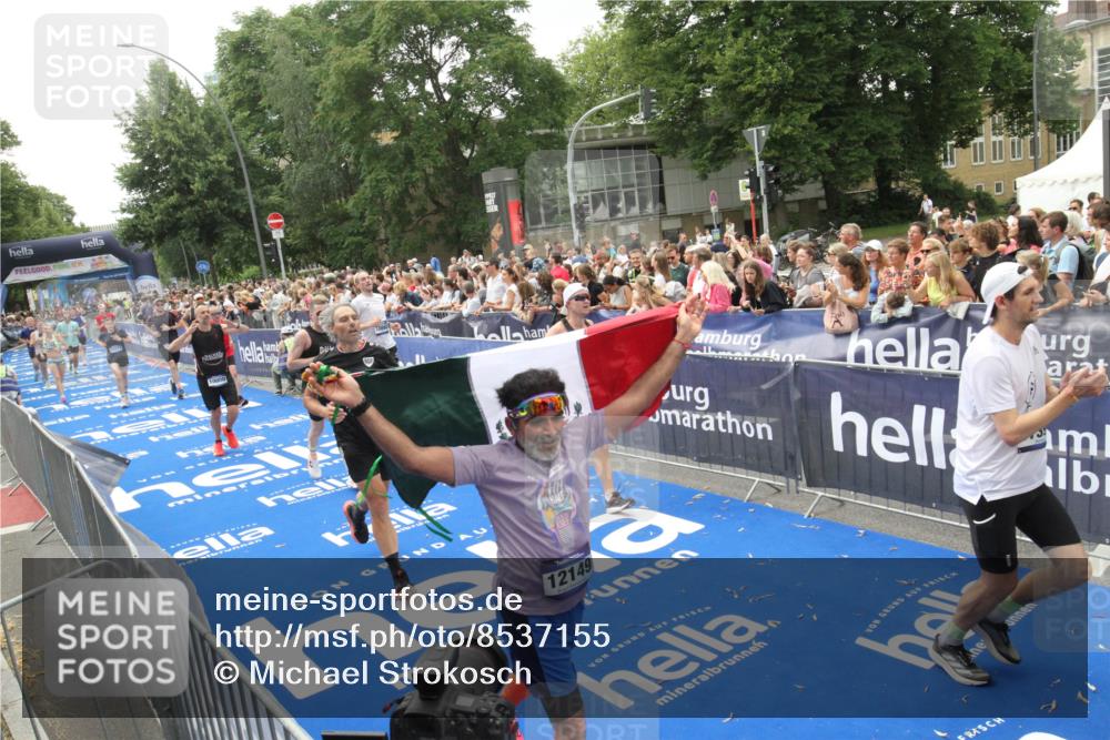 29.06.2025 - hella hamburg halbmarathon Michael Strokosch http://msf.ph/oto/8537155 29.06.2025 10:48:37 Ziel  meine-sportfotos.de