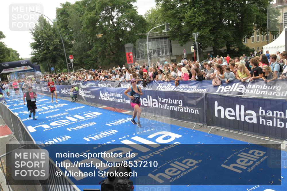 29.06.2025 - hella hamburg halbmarathon Michael Strokosch http://msf.ph/oto/8537210 29.06.2025 10:48:48 Ziel  meine-sportfotos.de