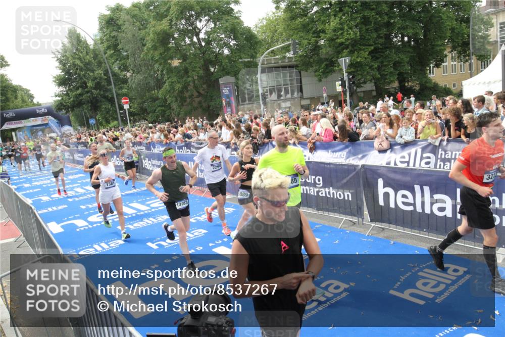 29.06.2025 - hella hamburg halbmarathon Michael Strokosch http://msf.ph/oto/8537267 29.06.2025 10:49:04 Ziel  meine-sportfotos.de