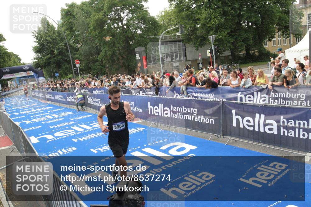 29.06.2025 - hella hamburg halbmarathon Michael Strokosch http://msf.ph/oto/8537274 29.06.2025 10:31:26 Ziel  meine-sportfotos.de