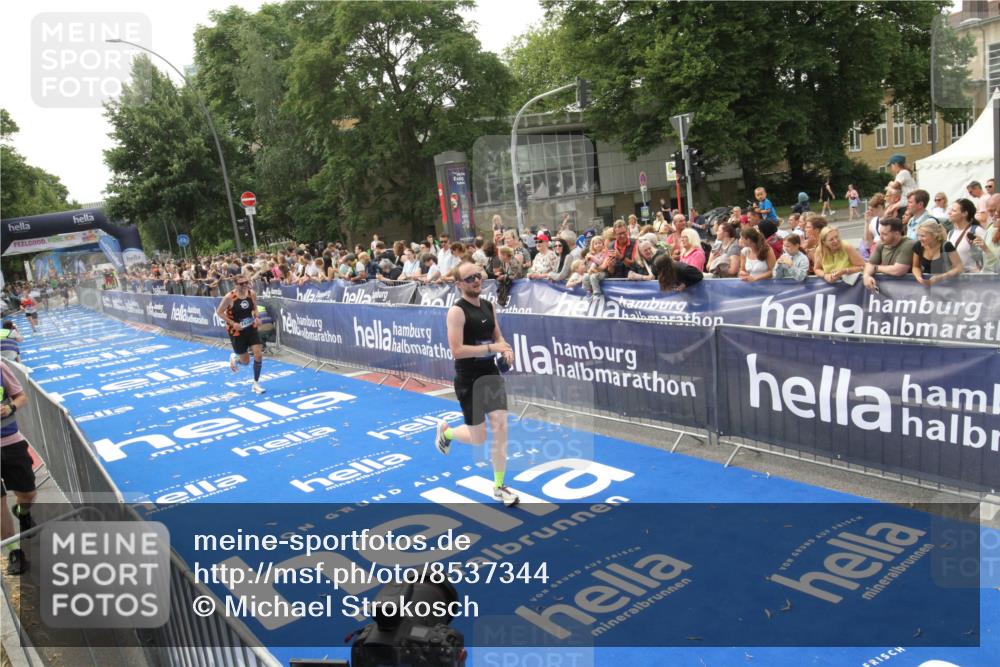 29.06.2025 - hella hamburg halbmarathon Michael Strokosch http://msf.ph/oto/8537344 29.06.2025 10:31:47 Ziel  meine-sportfotos.de