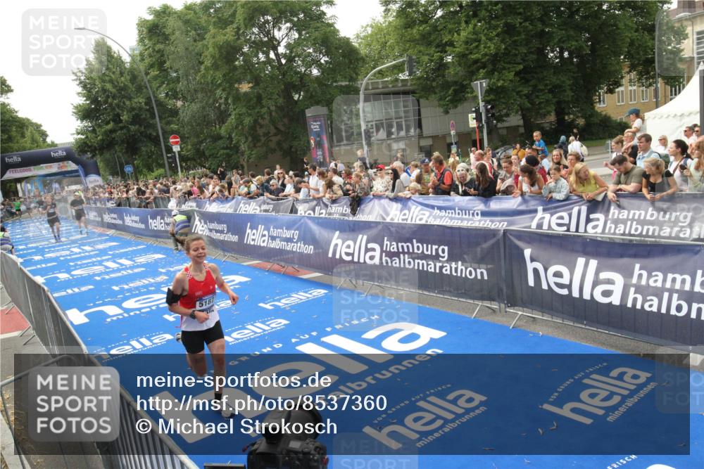 29.06.2025 - hella hamburg halbmarathon Michael Strokosch http://msf.ph/oto/8537360 29.06.2025 10:31:53 Ziel  meine-sportfotos.de