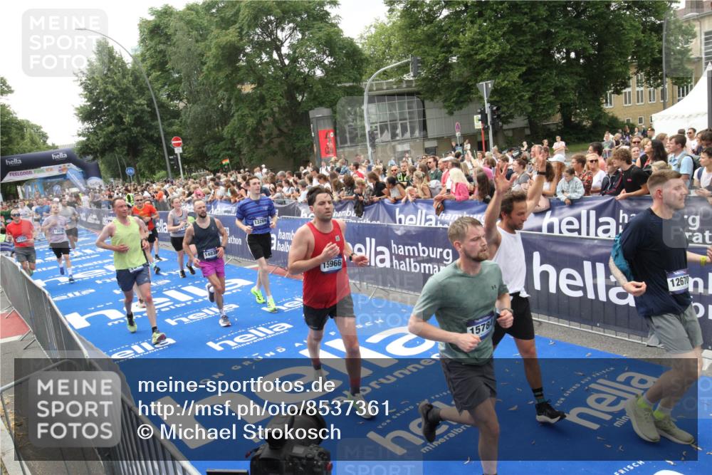 29.06.2025 - hella hamburg halbmarathon Michael Strokosch http://msf.ph/oto/8537361 29.06.2025 10:49:32 Ziel  meine-sportfotos.de
