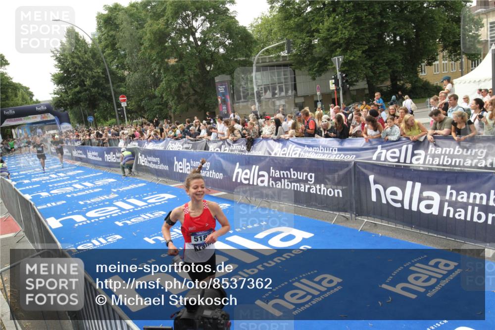 29.06.2025 - hella hamburg halbmarathon Michael Strokosch http://msf.ph/oto/8537362 29.06.2025 10:31:53 Ziel  meine-sportfotos.de