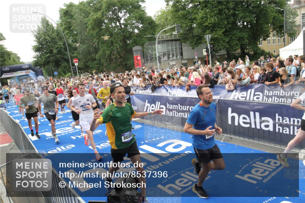 29.06.2025 - hella hamburg halbmarathon Michael Strokosch http://msf.ph/oto/8537396 29.06.2025 10:49:38 Ziel  meine-sportfotos.de