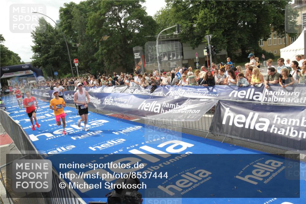 29.06.2025 - hella hamburg halbmarathon Michael Strokosch http://msf.ph/oto/8537444 29.06.2025 10:32:10 Ziel  meine-sportfotos.de