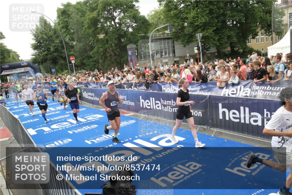 29.06.2025 - hella hamburg halbmarathon Michael Strokosch http://msf.ph/oto/8537474 29.06.2025 10:49:56 Ziel  meine-sportfotos.de