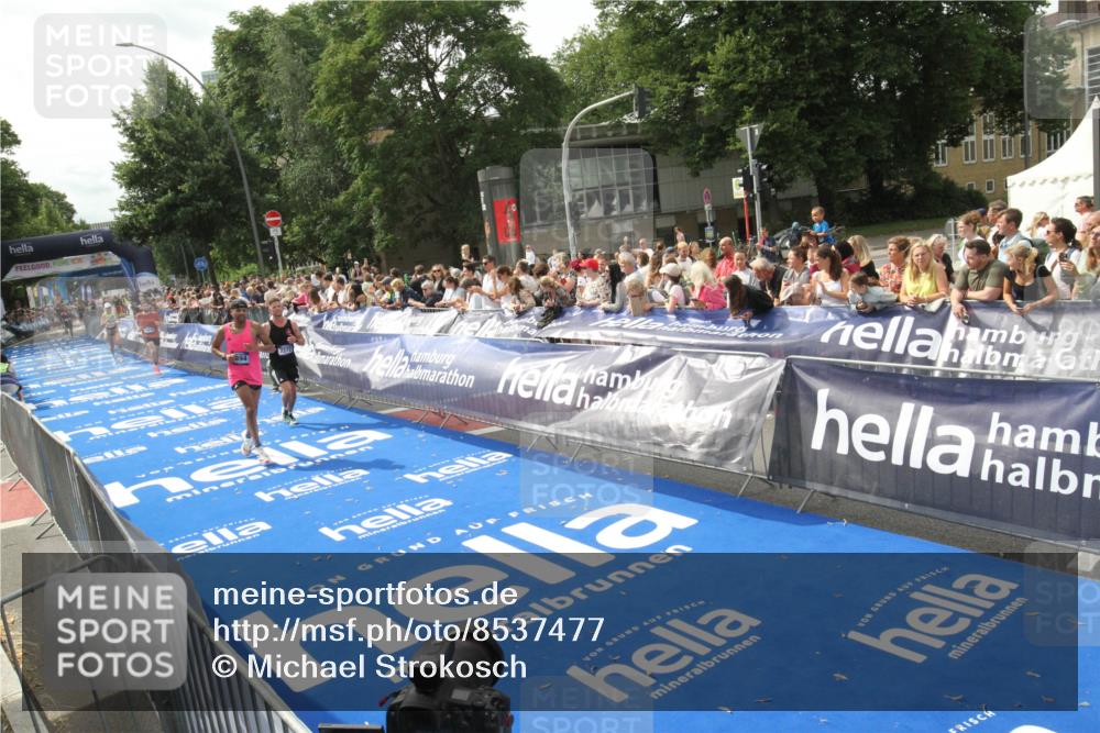 29.06.2025 - hella hamburg halbmarathon Michael Strokosch http://msf.ph/oto/8537477 29.06.2025 10:32:19 Ziel  meine-sportfotos.de