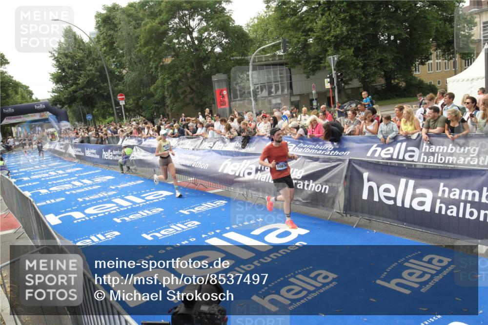 29.06.2025 - hella hamburg halbmarathon Michael Strokosch http://msf.ph/oto/8537497 29.06.2025 10:32:24 Ziel  meine-sportfotos.de