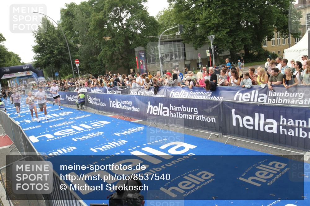 29.06.2025 - hella hamburg halbmarathon Michael Strokosch http://msf.ph/oto/8537540 29.06.2025 10:32:36 Ziel  meine-sportfotos.de