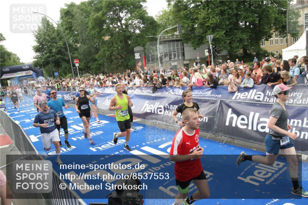 29.06.2025 - hella hamburg halbmarathon Michael Strokosch http://msf.ph/oto/8537553 29.06.2025 10:50:12 Ziel  meine-sportfotos.de