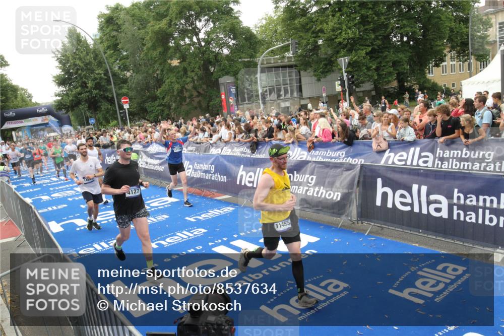 29.06.2025 - hella hamburg halbmarathon Michael Strokosch http://msf.ph/oto/8537634 29.06.2025 10:50:34 Ziel  meine-sportfotos.de