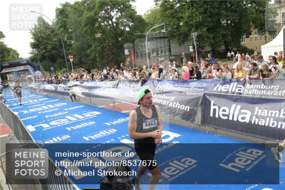 29.06.2025 - hella hamburg halbmarathon Michael Strokosch http://msf.ph/oto/8537675 29.06.2025 10:33:02 Ziel  meine-sportfotos.de