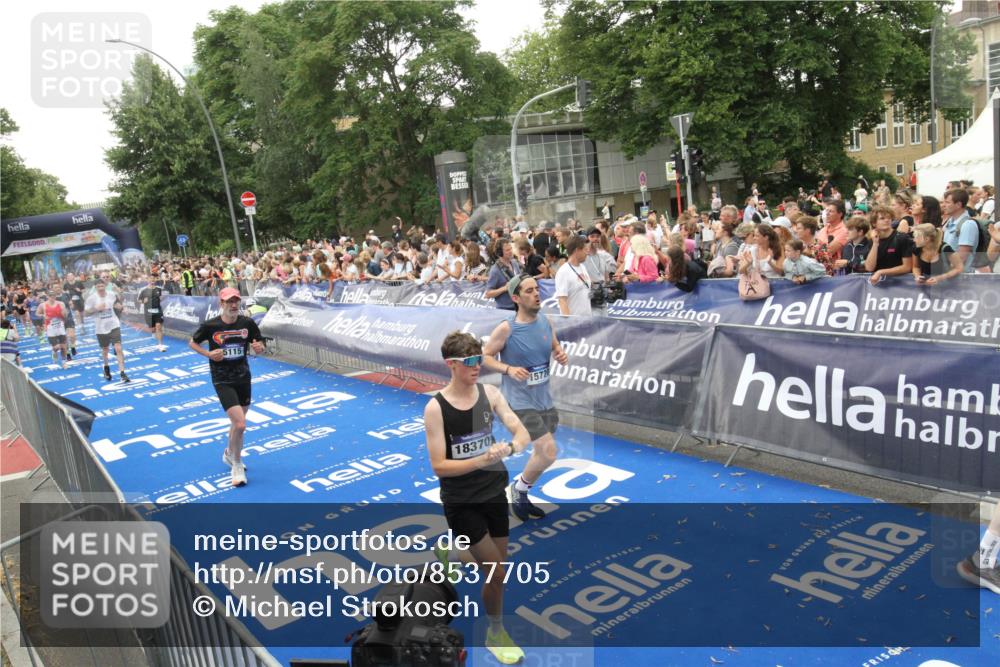 29.06.2025 - hella hamburg halbmarathon Michael Strokosch http://msf.ph/oto/8537705 29.06.2025 10:50:53 Ziel  meine-sportfotos.de