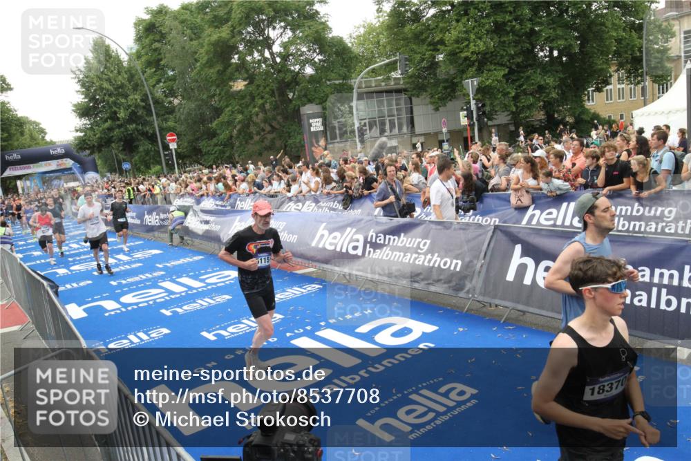 29.06.2025 - hella hamburg halbmarathon Michael Strokosch http://msf.ph/oto/8537708 29.06.2025 10:50:54 Ziel  meine-sportfotos.de