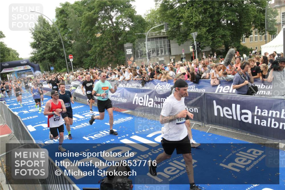 29.06.2025 - hella hamburg halbmarathon Michael Strokosch http://msf.ph/oto/8537716 29.06.2025 10:50:57 Ziel  meine-sportfotos.de
