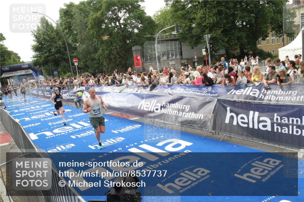 29.06.2025 - hella hamburg halbmarathon Michael Strokosch http://msf.ph/oto/8537737 29.06.2025 10:33:15 Ziel  meine-sportfotos.de