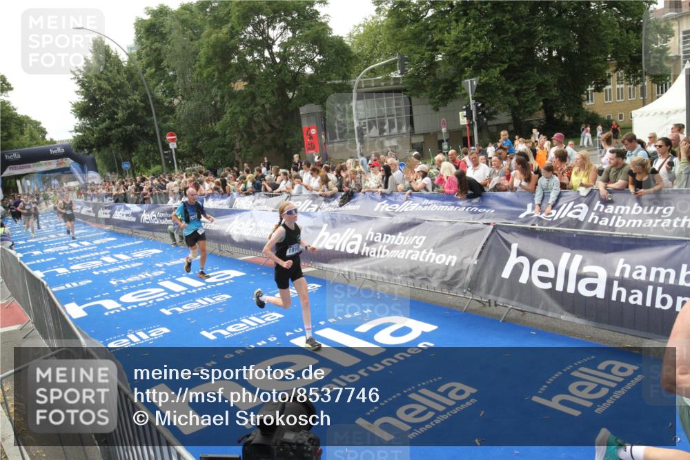 29.06.2025 - hella hamburg halbmarathon Michael Strokosch http://msf.ph/oto/8537746 29.06.2025 10:33:16 Ziel  meine-sportfotos.de