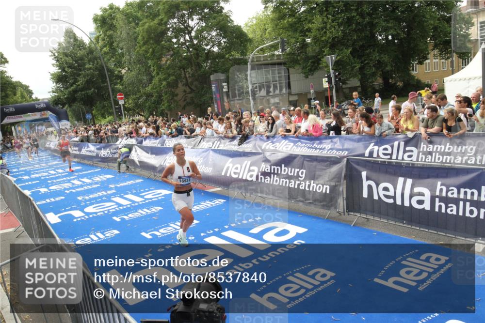 29.06.2025 - hella hamburg halbmarathon Michael Strokosch http://msf.ph/oto/8537840 29.06.2025 10:33:36 Ziel  meine-sportfotos.de