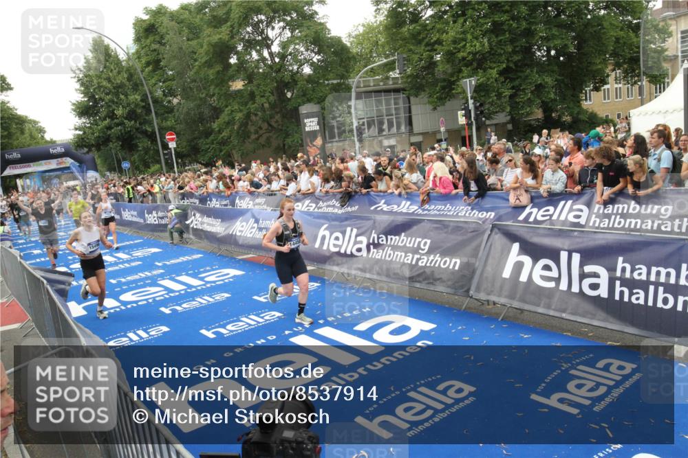 29.06.2025 - hella hamburg halbmarathon Michael Strokosch http://msf.ph/oto/8537914 29.06.2025 10:51:46 Ziel  meine-sportfotos.de