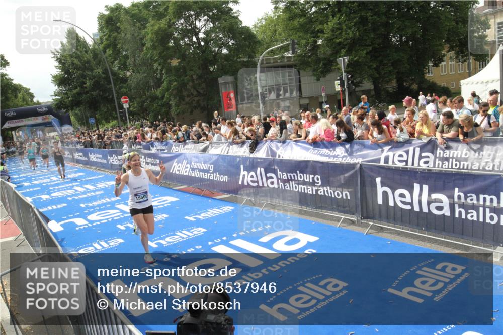29.06.2025 - hella hamburg halbmarathon Michael Strokosch http://msf.ph/oto/8537946 29.06.2025 10:34:01 Ziel  meine-sportfotos.de