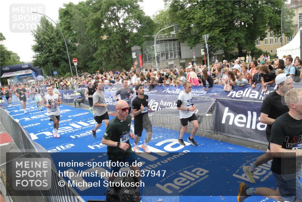 29.06.2025 - hella hamburg halbmarathon Michael Strokosch http://msf.ph/oto/8537947 29.06.2025 10:51:53 Ziel  meine-sportfotos.de