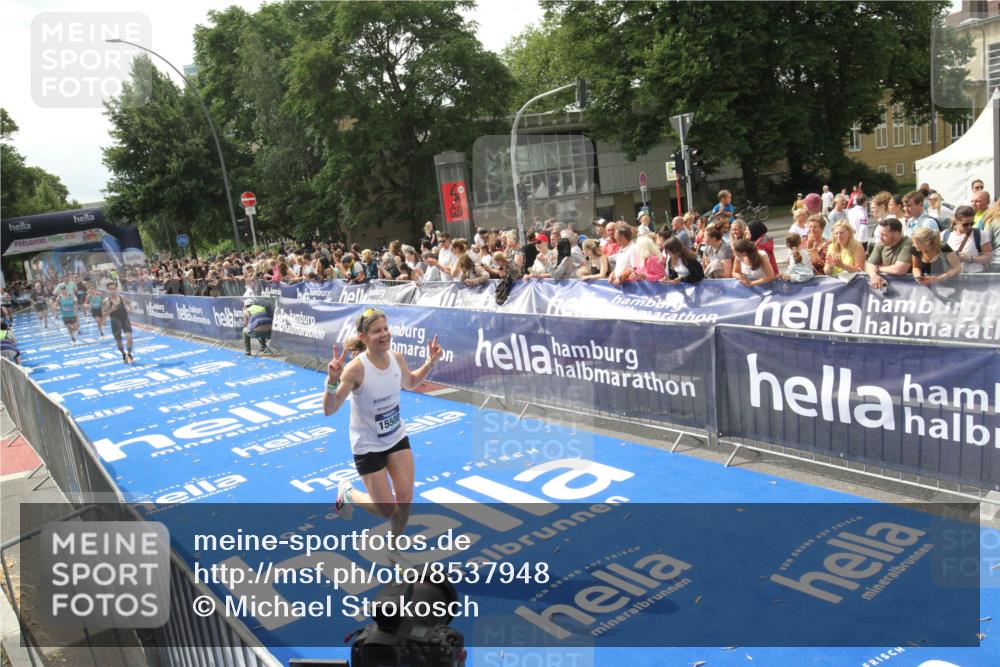 29.06.2025 - hella hamburg halbmarathon Michael Strokosch http://msf.ph/oto/8537948 29.06.2025 10:34:02 Ziel  meine-sportfotos.de