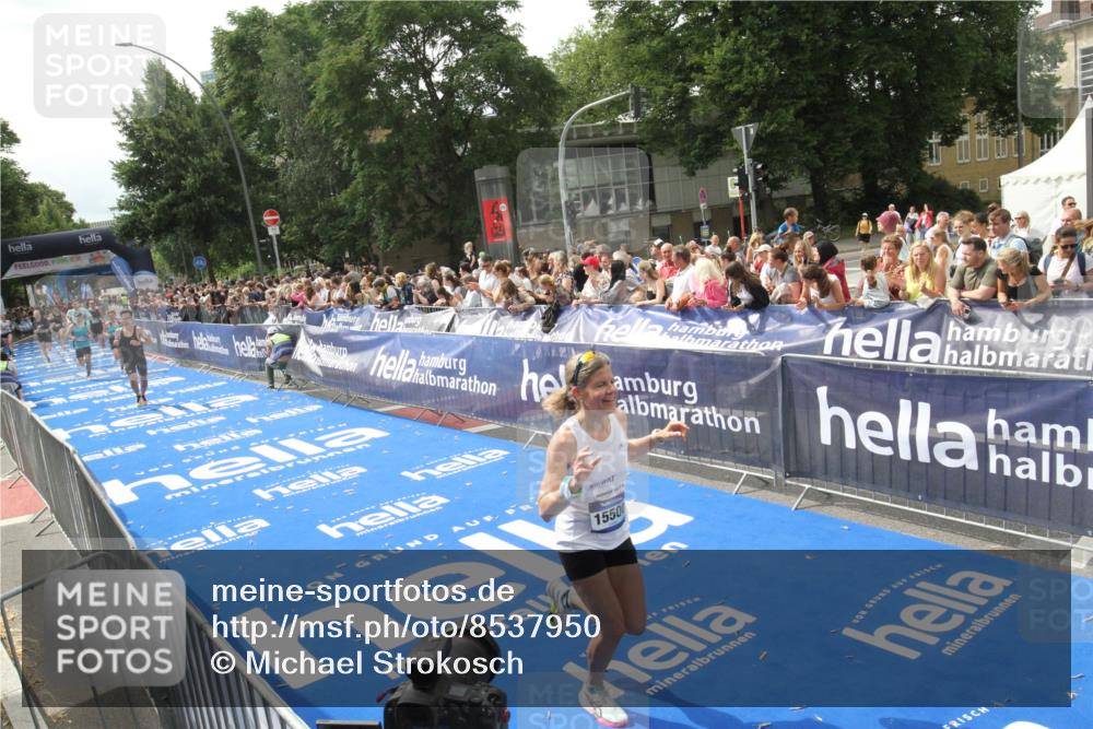 29.06.2025 - hella hamburg halbmarathon Michael Strokosch http://msf.ph/oto/8537950 29.06.2025 10:34:02 Ziel  meine-sportfotos.de