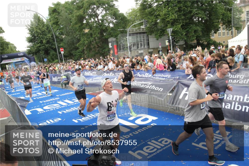 29.06.2025 - hella hamburg halbmarathon Michael Strokosch http://msf.ph/oto/8537955 29.06.2025 10:51:54 Ziel  meine-sportfotos.de