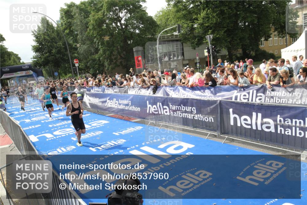 29.06.2025 - hella hamburg halbmarathon Michael Strokosch http://msf.ph/oto/8537960 29.06.2025 10:34:04 Ziel  meine-sportfotos.de