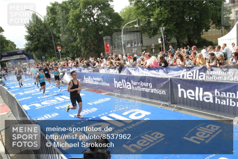 29.06.2025 - hella hamburg halbmarathon Michael Strokosch http://msf.ph/oto/8537962 29.06.2025 10:34:05 Ziel  meine-sportfotos.de