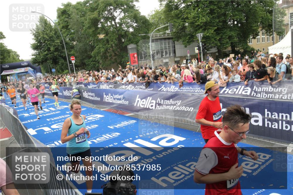 29.06.2025 - hella hamburg halbmarathon Michael Strokosch http://msf.ph/oto/8537985 29.06.2025 10:52:02 Ziel  meine-sportfotos.de