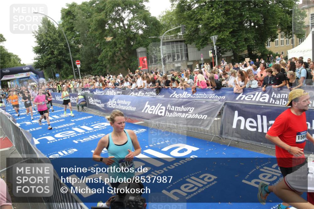 29.06.2025 - hella hamburg halbmarathon Michael Strokosch http://msf.ph/oto/8537987 29.06.2025 10:52:02 Ziel  meine-sportfotos.de