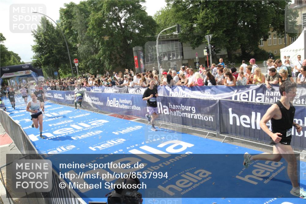 29.06.2025 - hella hamburg halbmarathon Michael Strokosch http://msf.ph/oto/8537994 29.06.2025 10:34:10 Ziel  meine-sportfotos.de