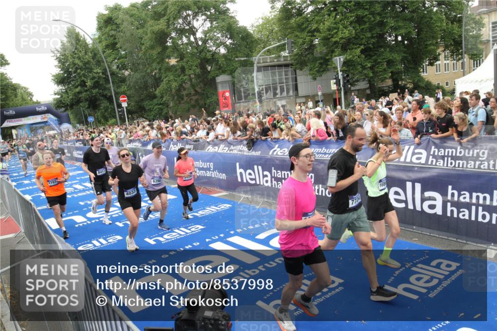 29.06.2025 - hella hamburg halbmarathon Michael Strokosch http://msf.ph/oto/8537998 29.06.2025 10:52:05 Ziel  meine-sportfotos.de
