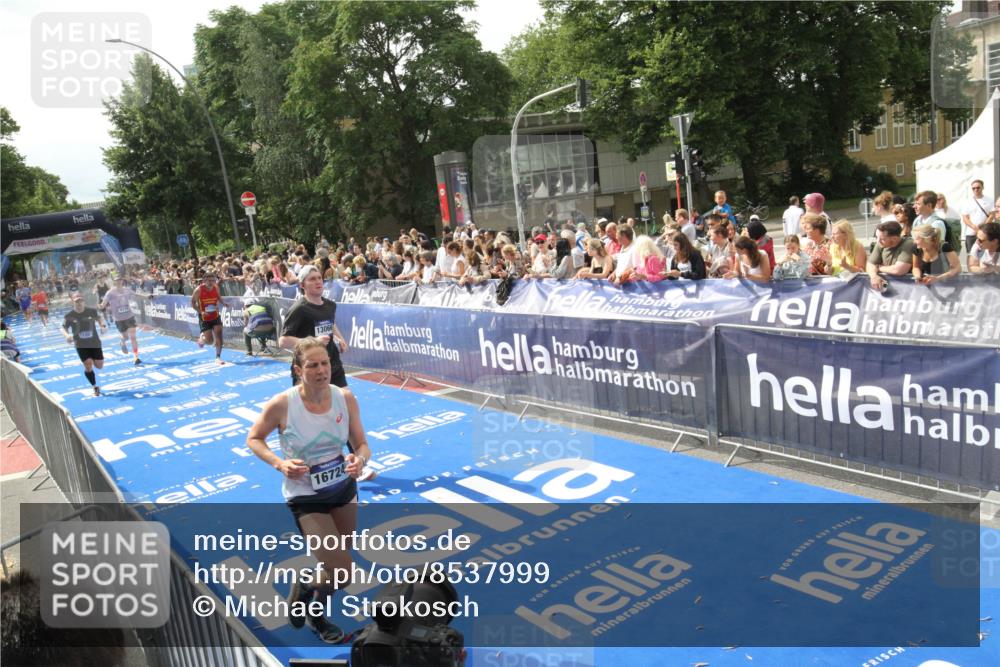 29.06.2025 - hella hamburg halbmarathon Michael Strokosch http://msf.ph/oto/8537999 29.06.2025 10:34:12 Ziel  meine-sportfotos.de